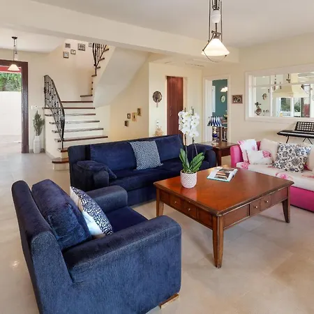 Red Queen Villa *