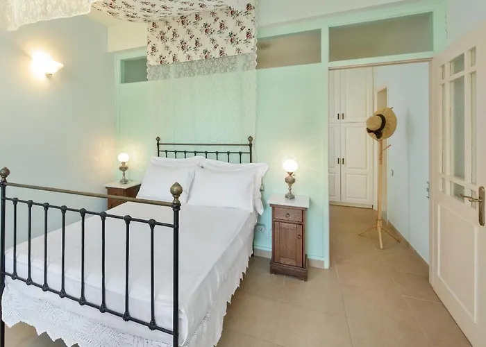 Villa Red Queen