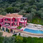 Villa Red Queen