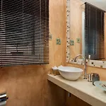 Red Queen Villa
