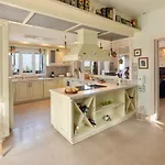 Red Queen Villa