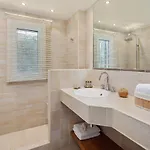 Red Queen Villa
